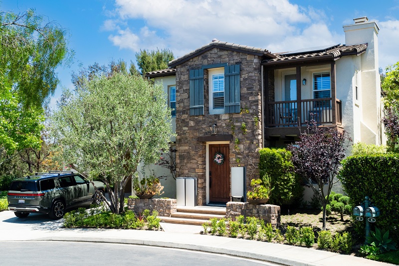 Ocean Pro placed in-front of Tuscan home