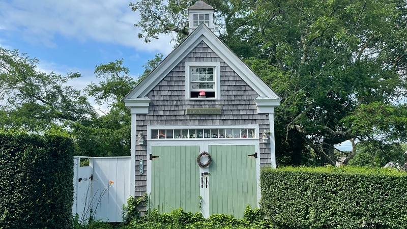 Features of a cape cod home