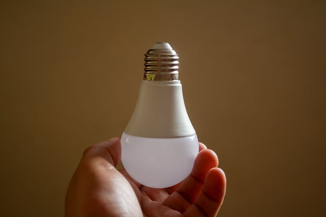 Reading FTC label on LED bulb