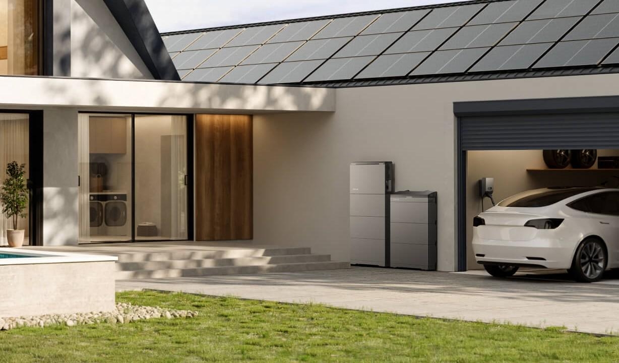 EcoFlow OCEAN 2 Plus Single-Phase installed on a building