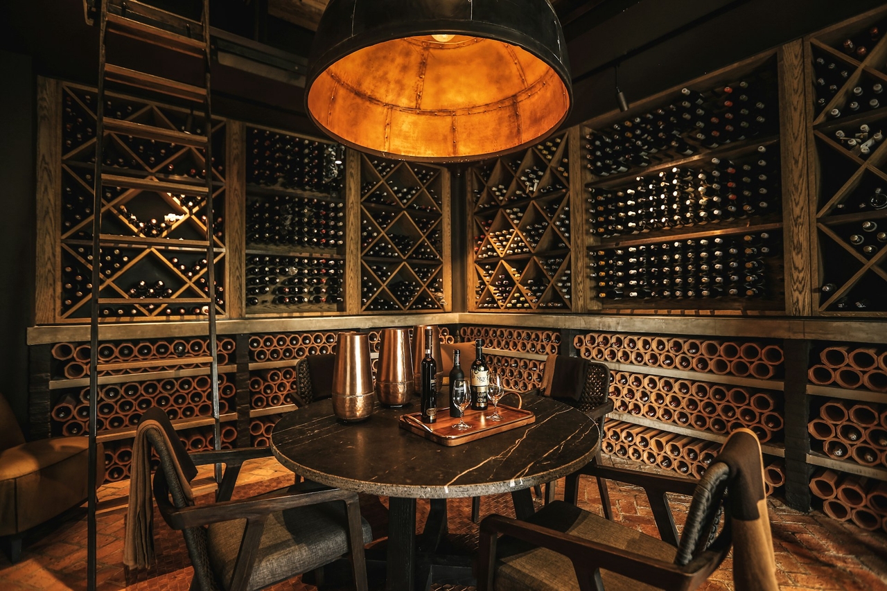 colonial homes with wine cellars